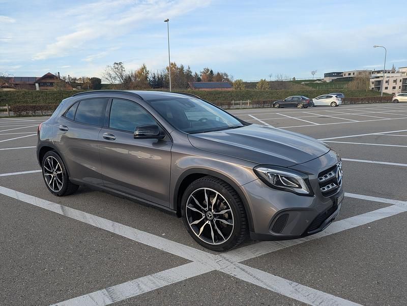 Gebraucht Mercedes GLA200 Night 156 PS (114 kW) 2019 SUV