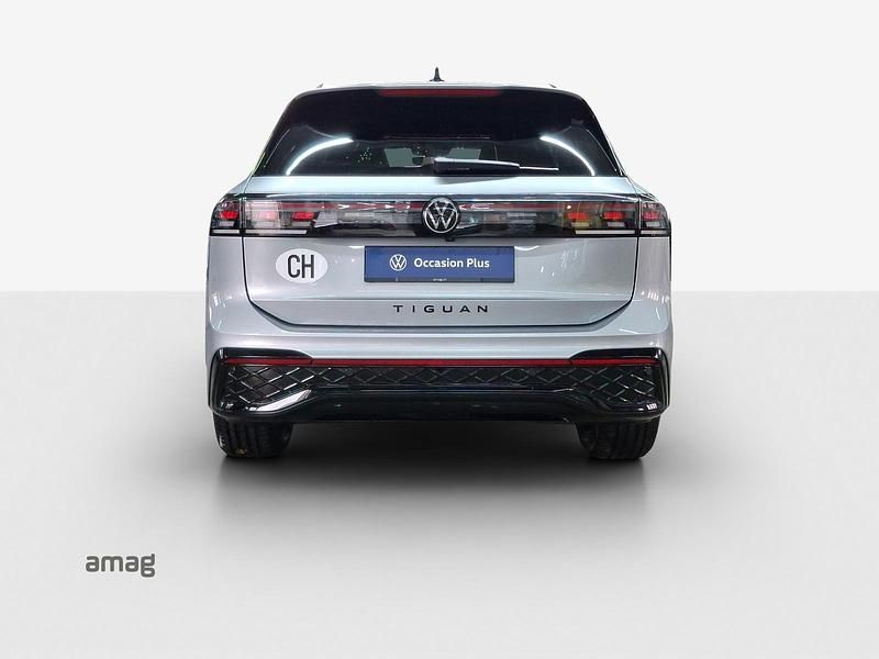Gebraucht VW Tiguan R-line 193 PS (141 kW) 2024 Oyster silver metallic SUV