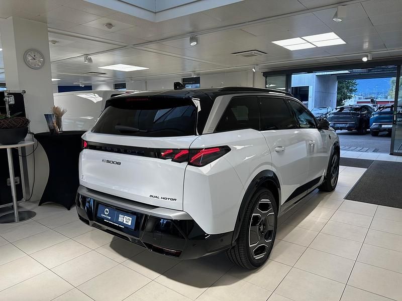 Neu Peugeot 5008 239 kW (326 PS) 2025 Van / Kleinbus