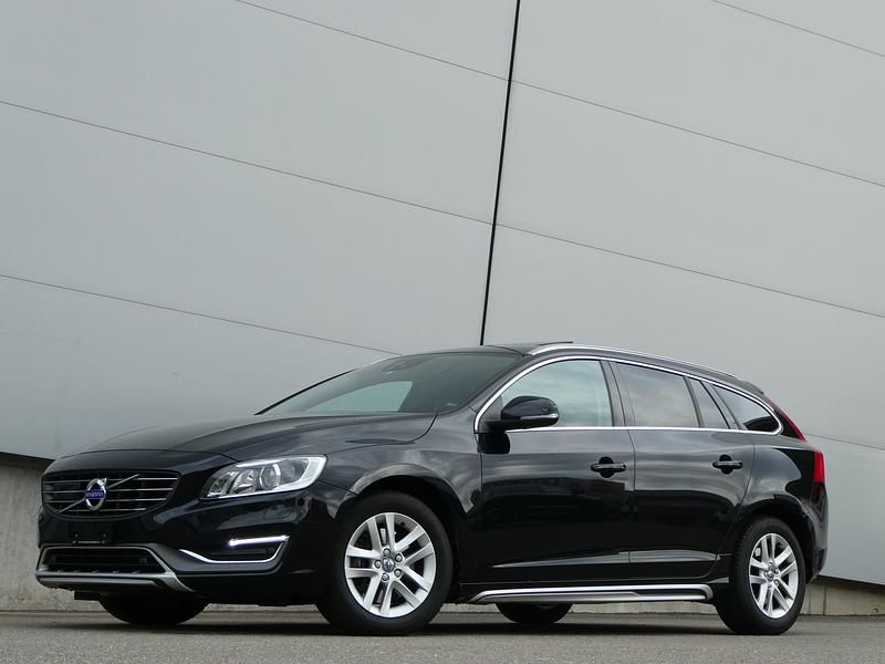 Gebraucht Volvo V60 Summum 181 PS (133 kW) 2015 Kombi
