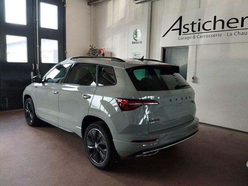 Neu Skoda Karoq SportLine 190 PS (139 kW) 2025 Grau SUV