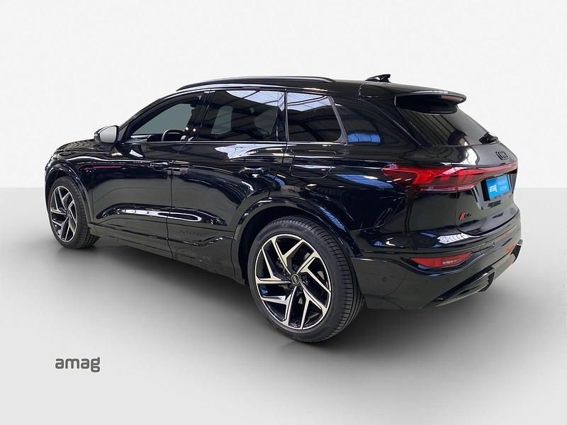 Gebraucht Audi Q6 e-tron Ambiente 285 kW (388 PS) 2024 Mythosschwarz metallic SUV