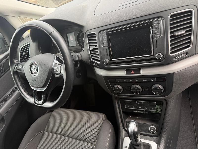 Gebraucht VW Sharan Comfortline 150 PS (110 kW) 2022 Van / Kleinbus