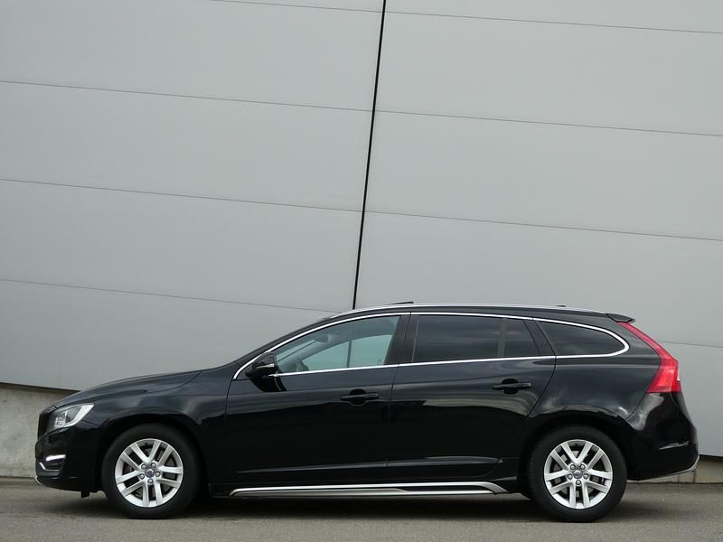 Gebraucht Volvo V60 Summum 181 PS (133 kW) 2015 Kombi