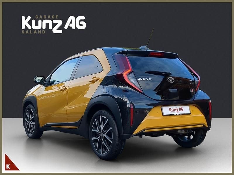 Neu Toyota Aygo X Sport 116 PS (85 kW) 2025 Gelb SUV