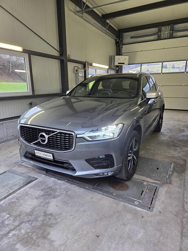 Grau Gebraucht 2018 Volvo XC60 R-Design SUV | CHF 29’800 (Fairer Preis) - Bild 1/4