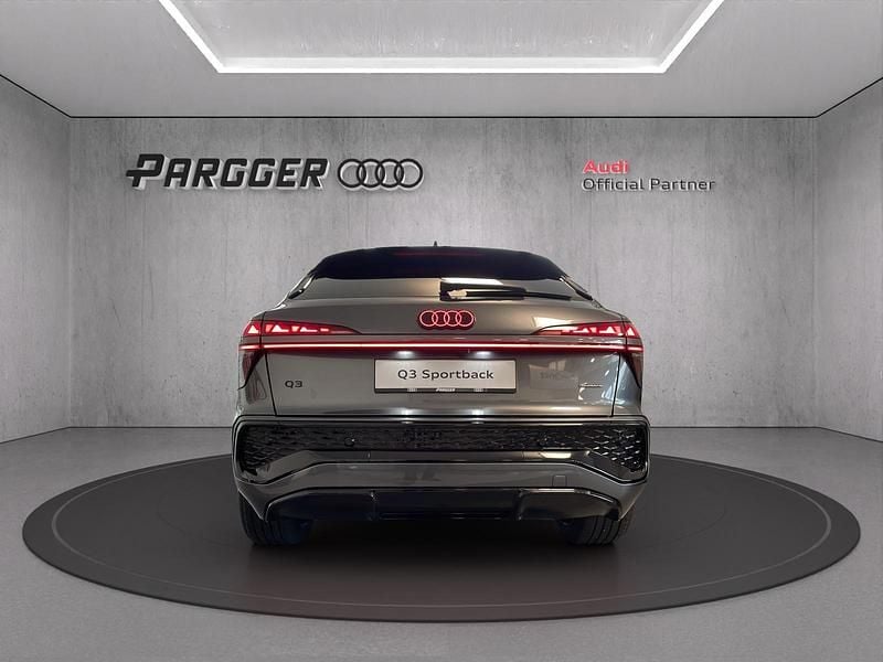 Neu Audi Q3 Sportback Ambiente 266 PS (195 kW) 2025 Grau SUV