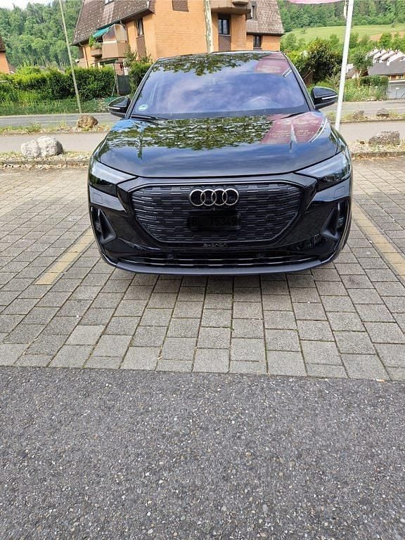Gebraucht 2024 Audi Q4 Sportback e-tron Ambiente SUV | CHF 36’900 - Bild 1/4