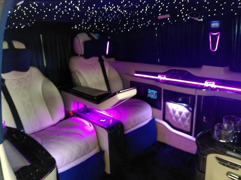 Gebraucht Mercedes V300 239 PS (175 kW) 2022 Schwarz Van / Kleinbus