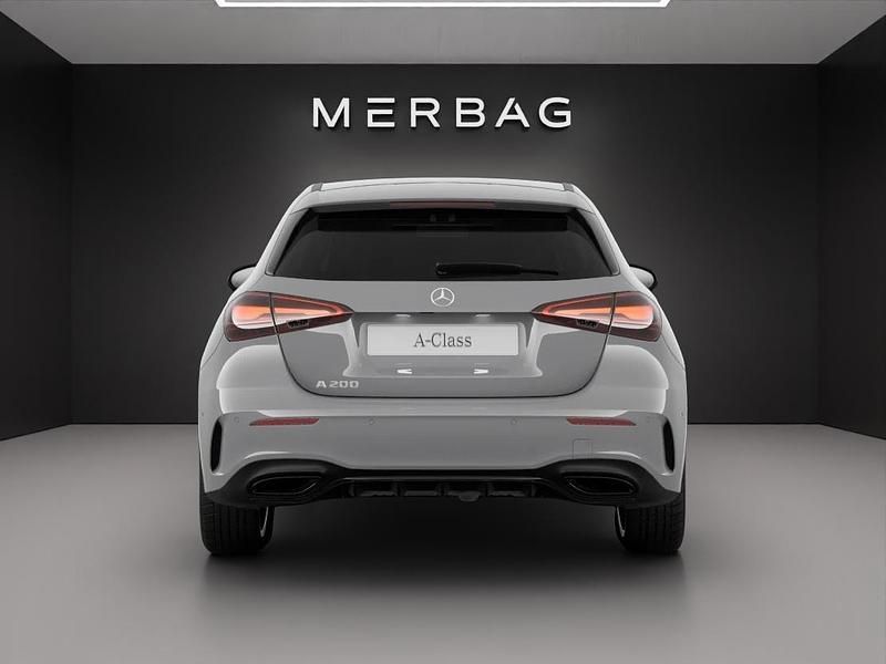 Neu Mercedes A200 163 PS (119 kW) 2025 Grau Limousine