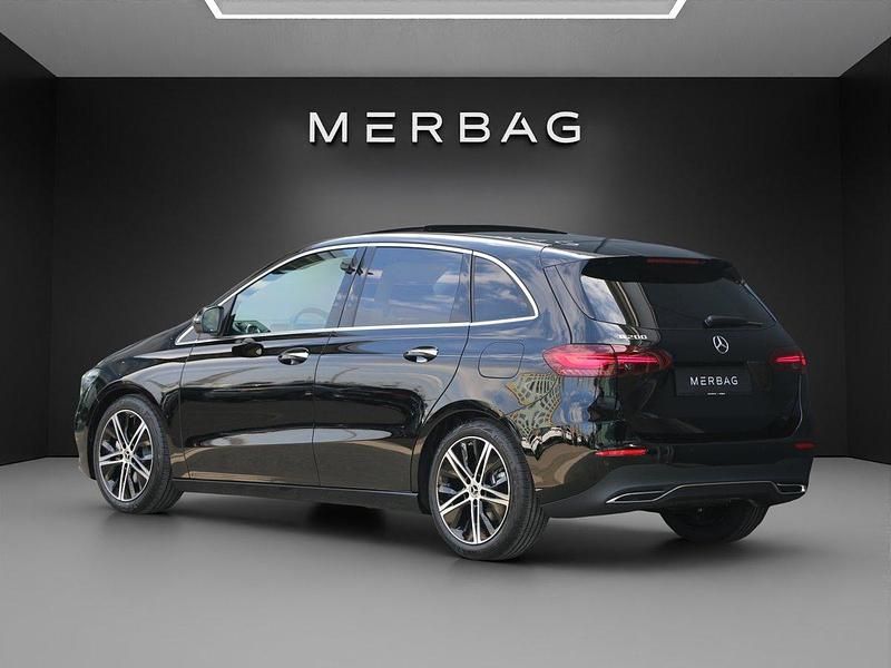 Gebraucht Mercedes B200 163 PS (119 kW) 2025 Schwarz Van / Kleinbus