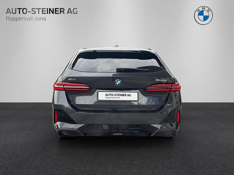 Neu BMW 550e M Sport 489 PS (359 kW) 2025 Kombi