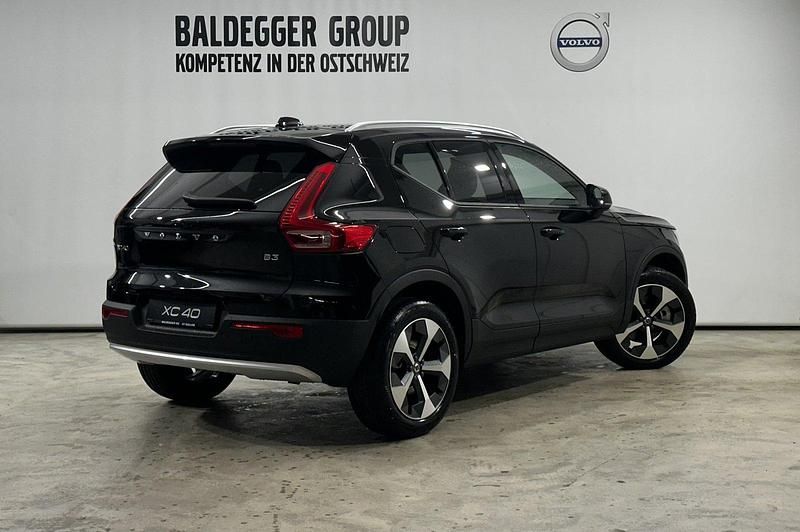 Neu Volvo XC40 Core 163 PS (119 kW) 2025 SUV