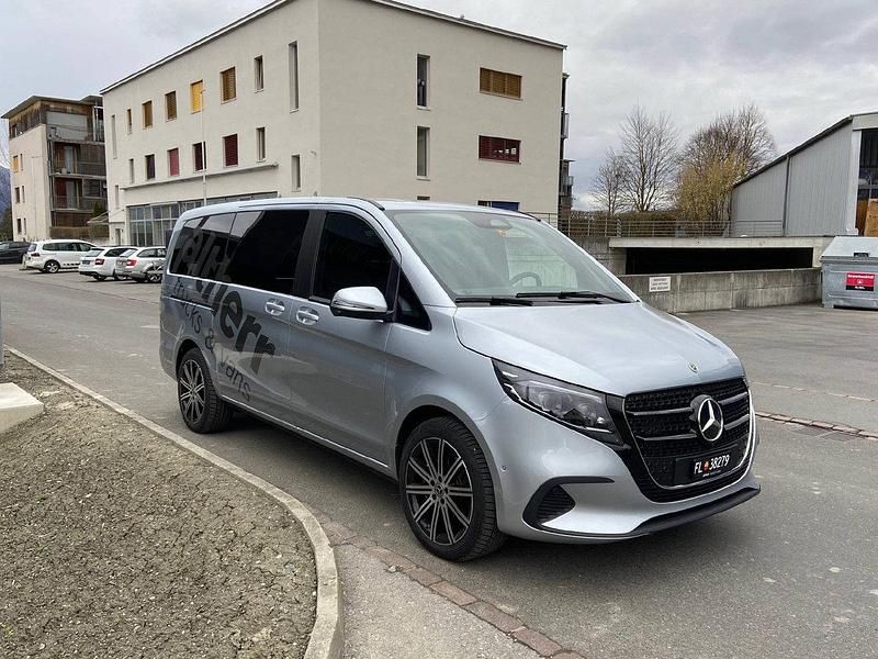Gebraucht Mercedes V250 Style 190 PS (139 kW) 2025 Silber Van / Kleinbus