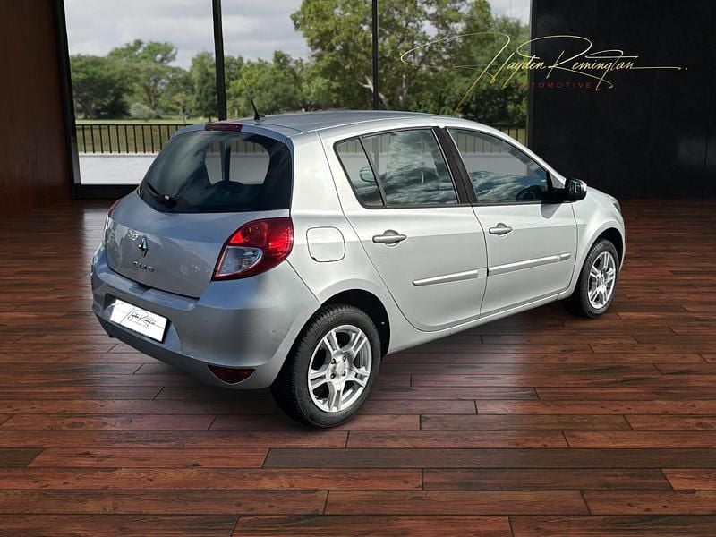 Gebraucht Renault Clio II Expression 101 PS (74 kW) 2011
