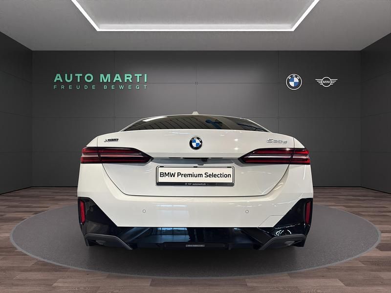 Gebraucht BMW 520 Shadowline 208 PS (152 kW) 2024 Weiss Limousine