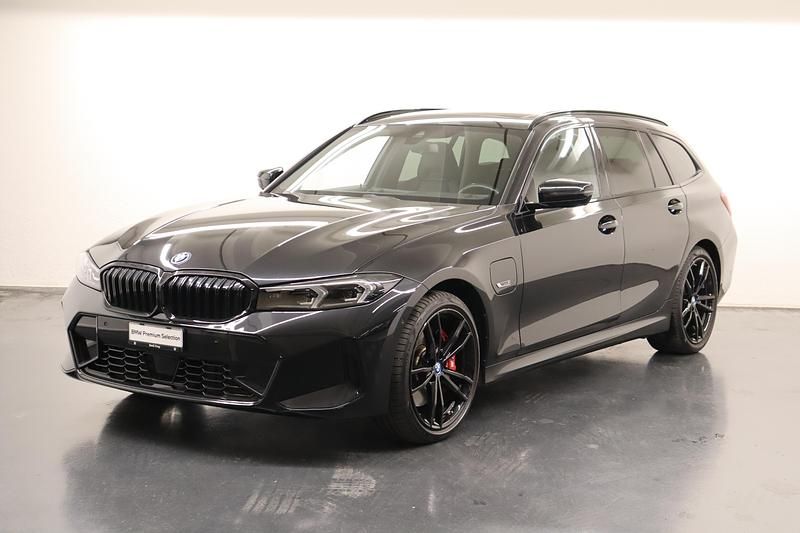 Schwarz Gebraucht 2023 BMW 330e M Sport Kombi | CHF 55’900 - Bild 1/4
