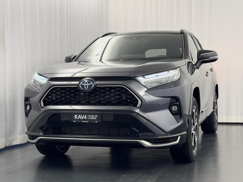 Grau Neu 2026 Toyota RAV4 Hybrid Platinum SUV | CHF 64’900 (Etwas zu teuer) - Bild 1/4