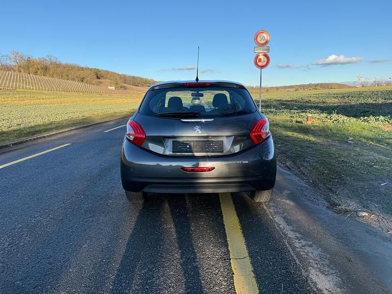 Gebraucht Peugeot 208 Active 95 PS (69 kW) 2013 Kleinwagen