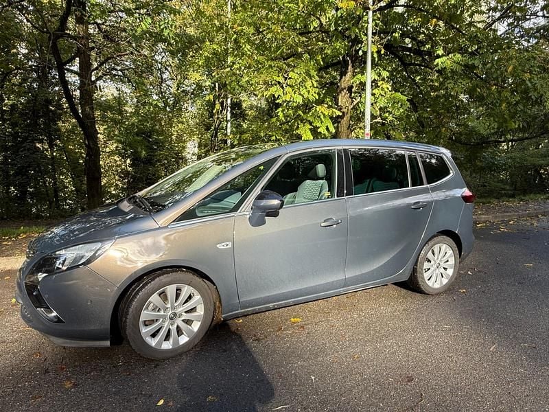 Gebraucht 2014 Opel Zafira Tourer Cosmo Van / Kleinbus | CHF 9’900 (Etwas zu teuer) - Bild 1/4