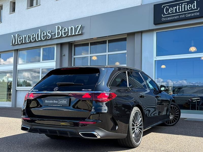 Gebraucht Mercedes E300 AMG line 326 PS (239 kW) 2025 Kombi