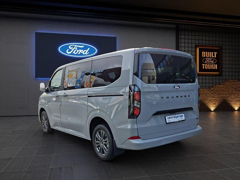 Gebraucht Ford Tourneo Titanium 170 PS (125 kW) 2024 Van / Kleinbus