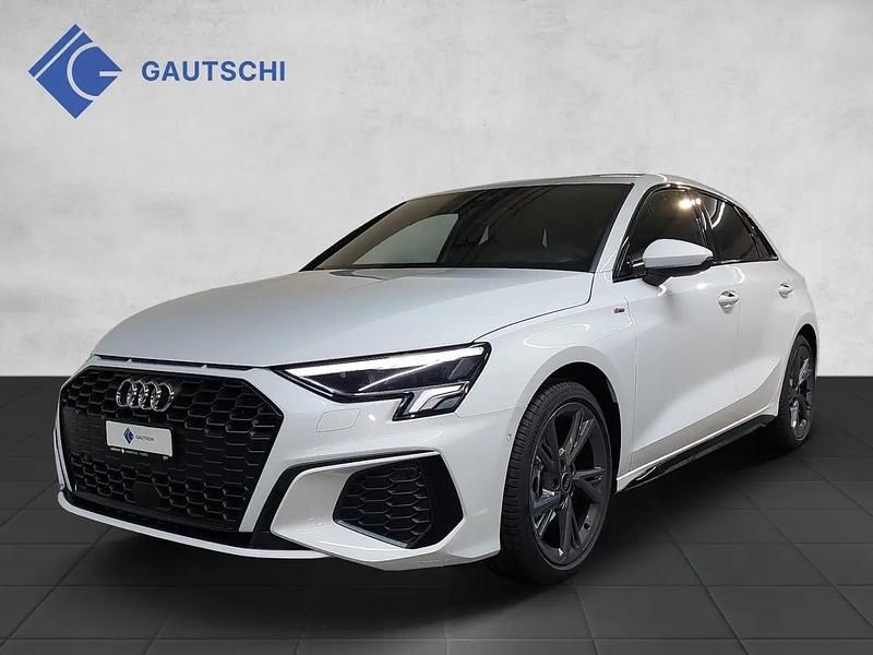 Weiss Gebraucht 2025 Audi A3 Sportback e-tron Attraction Kleinwagen | CHF 34’850 (Etwas zu teuer) - Bild 1/4