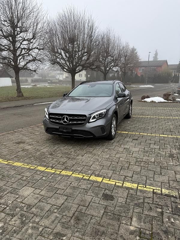 Gebraucht Mercedes GLA200 Night 156 PS (114 kW) 2018 SUV