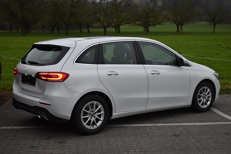 Gebraucht Mercedes B200 Progressive 163 PS (119 kW) 2022 Weiss Van / Kleinbus