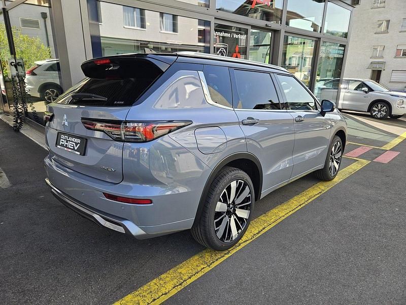 Neu Mitsubishi Outlander P-HEV Instyle 306 PS (225 kW) 2025 Grau SUV