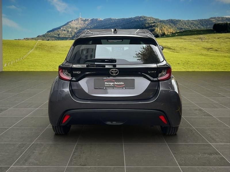 Neu Toyota Yaris Hybrid Comfort 116 PS (85 kW) 2025 Grau Kleinwagen
