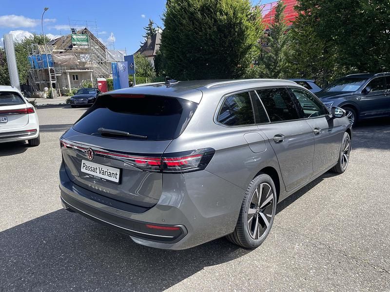 Gebraucht VW Passat Business 150 PS (110 kW) 2025 Grau Kombi