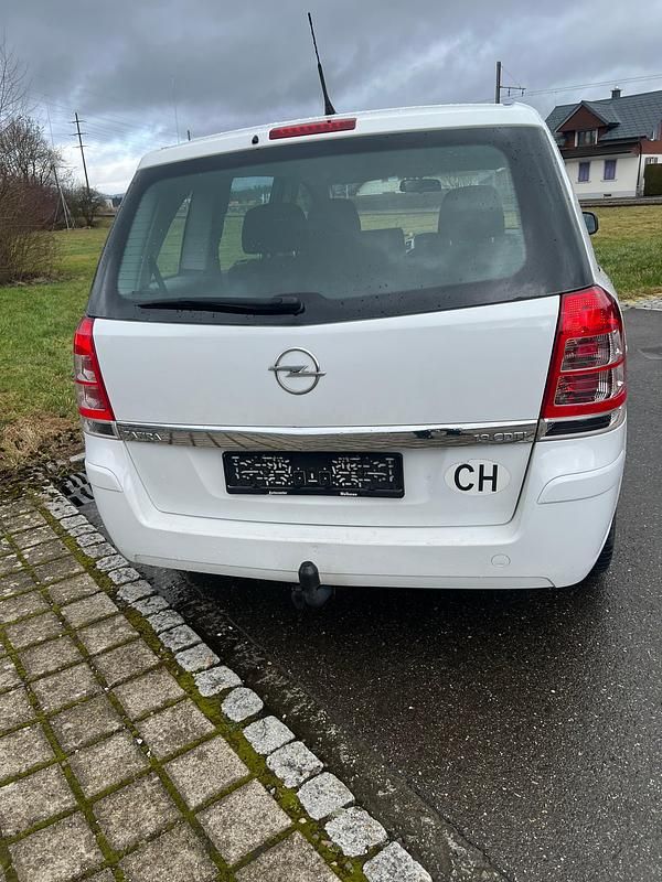 Gebraucht Opel Zafira Edition 120 PS (88 kW) 2010 Van / Kleinbus