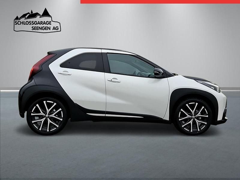 Neu Toyota Aygo X Sport 116 PS (85 kW) 2025 Weiss SUV