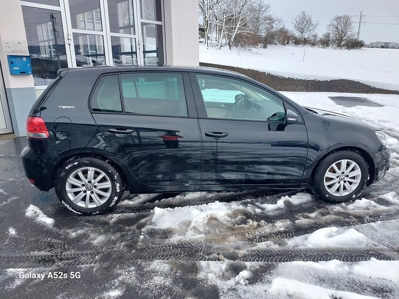 Gebraucht VW Golf Team 121 PS (88 kW) 2012 Schwarz Limousine