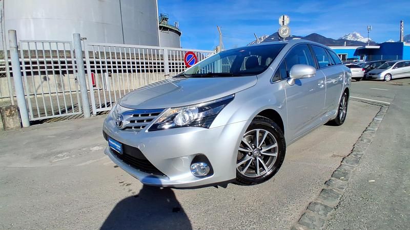 Gebraucht Toyota Avensis Premium 152 PS (111 kW) 2013 Kombi