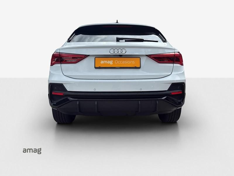 Gebraucht Audi Q3 Sportback Attraction 150 PS (110 kW) 2023 Gletscherweiss metallic SUV