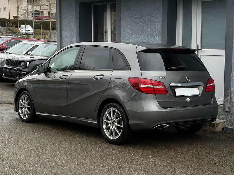 Gebraucht Mercedes B200 Night 156 PS (114 kW) 2018 Van / Kleinbus