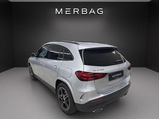 Neu Mercedes GLA200 163 PS (119 kW) 2025 Silber SUV