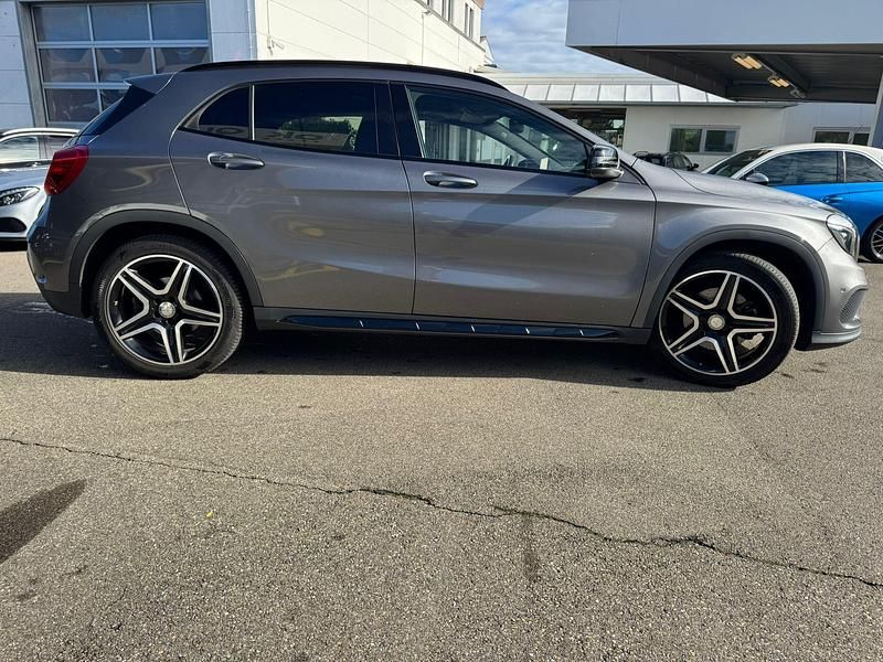 Gebraucht Mercedes GLA250 AMG line 211 PS (155 kW) 2016 SUV