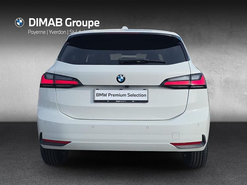 Gebraucht BMW 220 Active Tourer Luxury Line 156 PS (114 kW) 2023 Weiss Van / Kleinbus