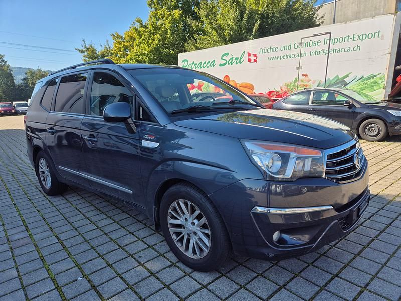 Gebraucht Ssangyong (KGM) Rodius Quartz 155 PS (114 kW) 2014 Van / Kleinbus
