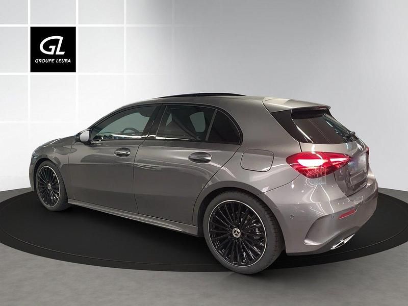 Neu Mercedes A180 116 PS (85 kW) 2025 Grau Limousine