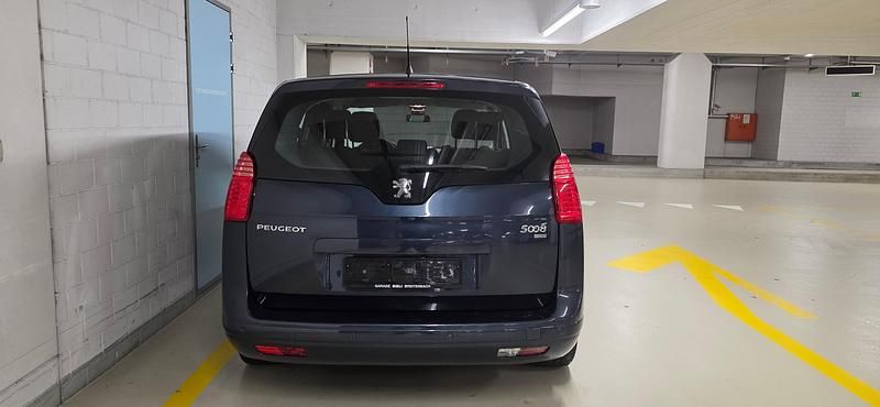 Gebraucht Peugeot 5008 Active 115 PS (84 kW) 2013 Van / Kleinbus
