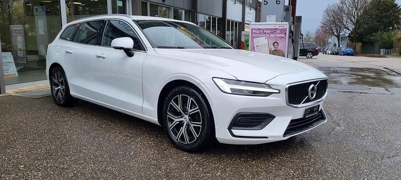 Gebraucht Volvo V60 Momentum 150 PS (110 kW) 2020 Kombi