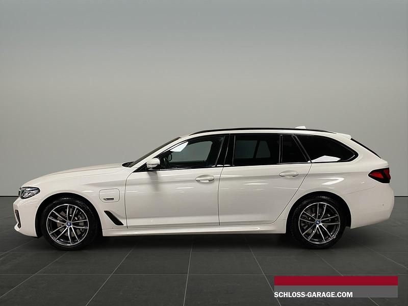 Gebraucht BMW 530e M Sport 292 PS (214 kW) 2022 Weiss Kombi
