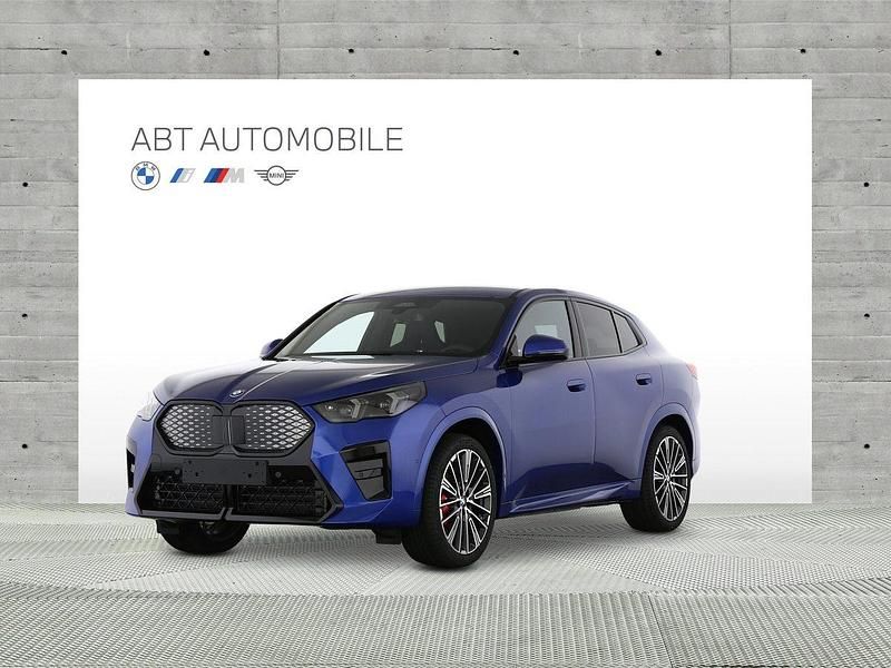 Blau Neu 2025 BMW iX2 Luxury Line SUV | CHF 55’300 (Superpreis) - Bild 1/4