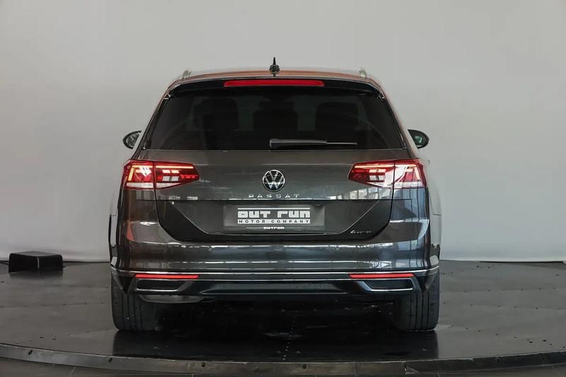 Gebraucht VW Passat Elegance 200 PS (147 kW) 2026 Gray Kombi