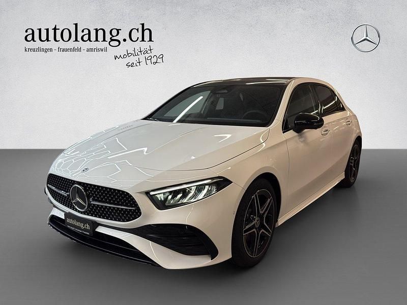 Weiss Neu 2025 Mercedes A200 AMG line Limousine | CHF 43’700 - Bild 1/4