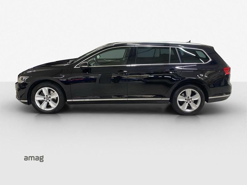 Gebraucht VW Passat Elegance 200 PS (147 kW) 2023 Deep black nacré Kombi